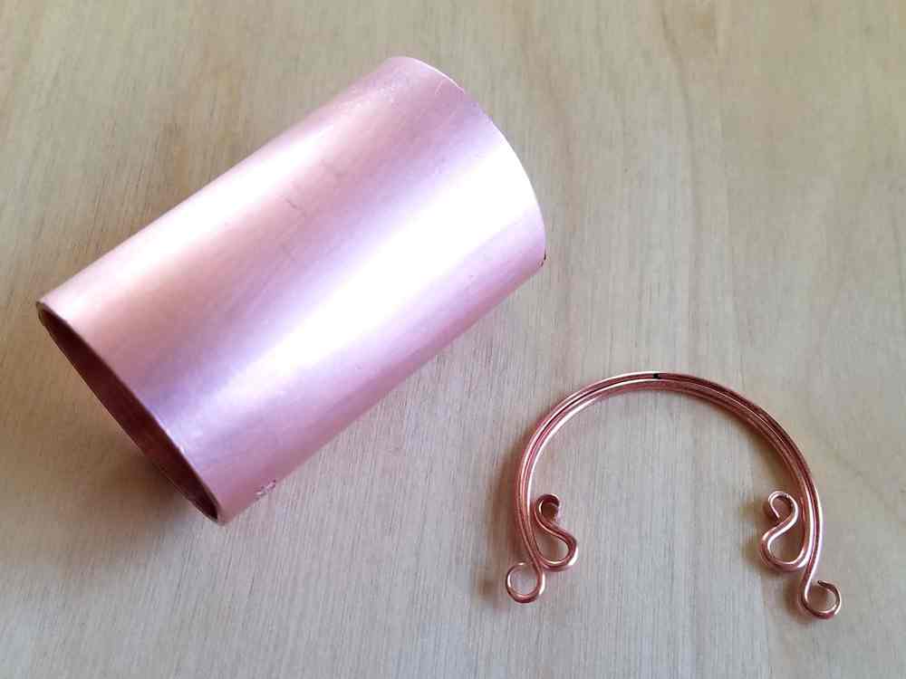 Door 44 Studios Ancestor Pendant Tutorial: Step 12, form the curve on Wire 9