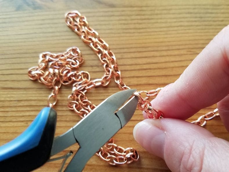 Chain Step 1 - Cut a piece of rolo chain to the length specified in the instructions.
