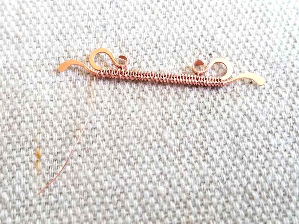 Delicate Bar Pendant, Step 12: Flip the bar over and finish weaving the two core wires together