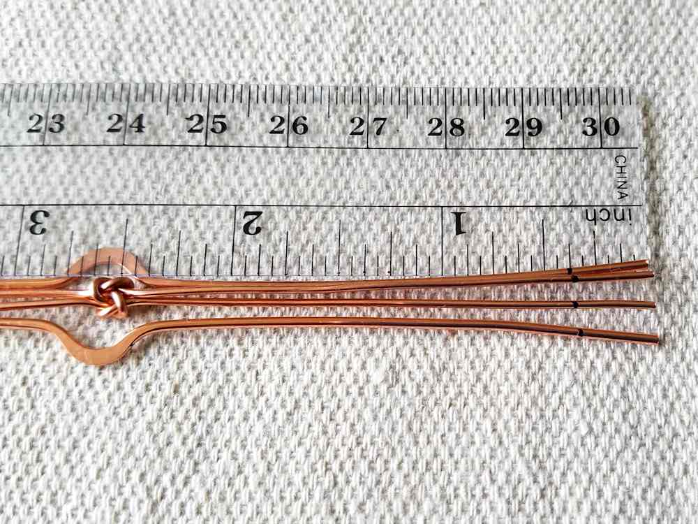 Step 17 - Transfer the marks near the ends of the two knotted core wires to the two 16ga frame wires. This is where you will break your weaving wire.