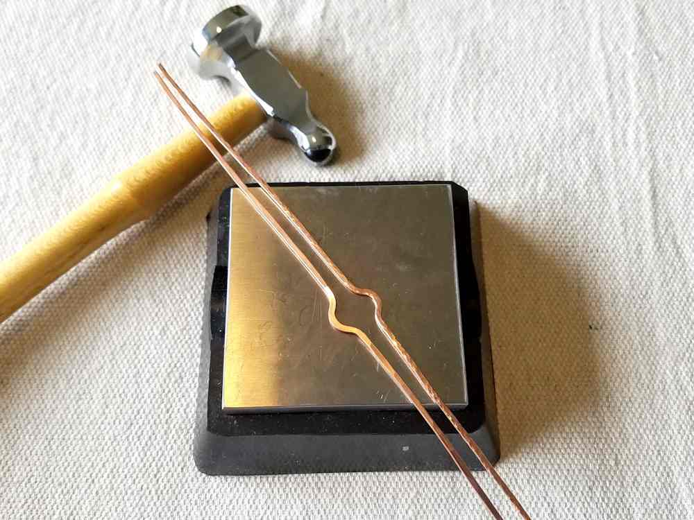 Step 17 - Flatten the entire length of the remaining frame wire. Position the wire next to the textured frame wire to determine which surface needs to be textured.