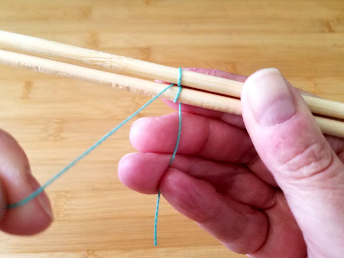The first Figure 8 pattern repeat is complete when the weaving wire comes out between the two core wires and there is a single wrap on both wires, as shown in this image. 