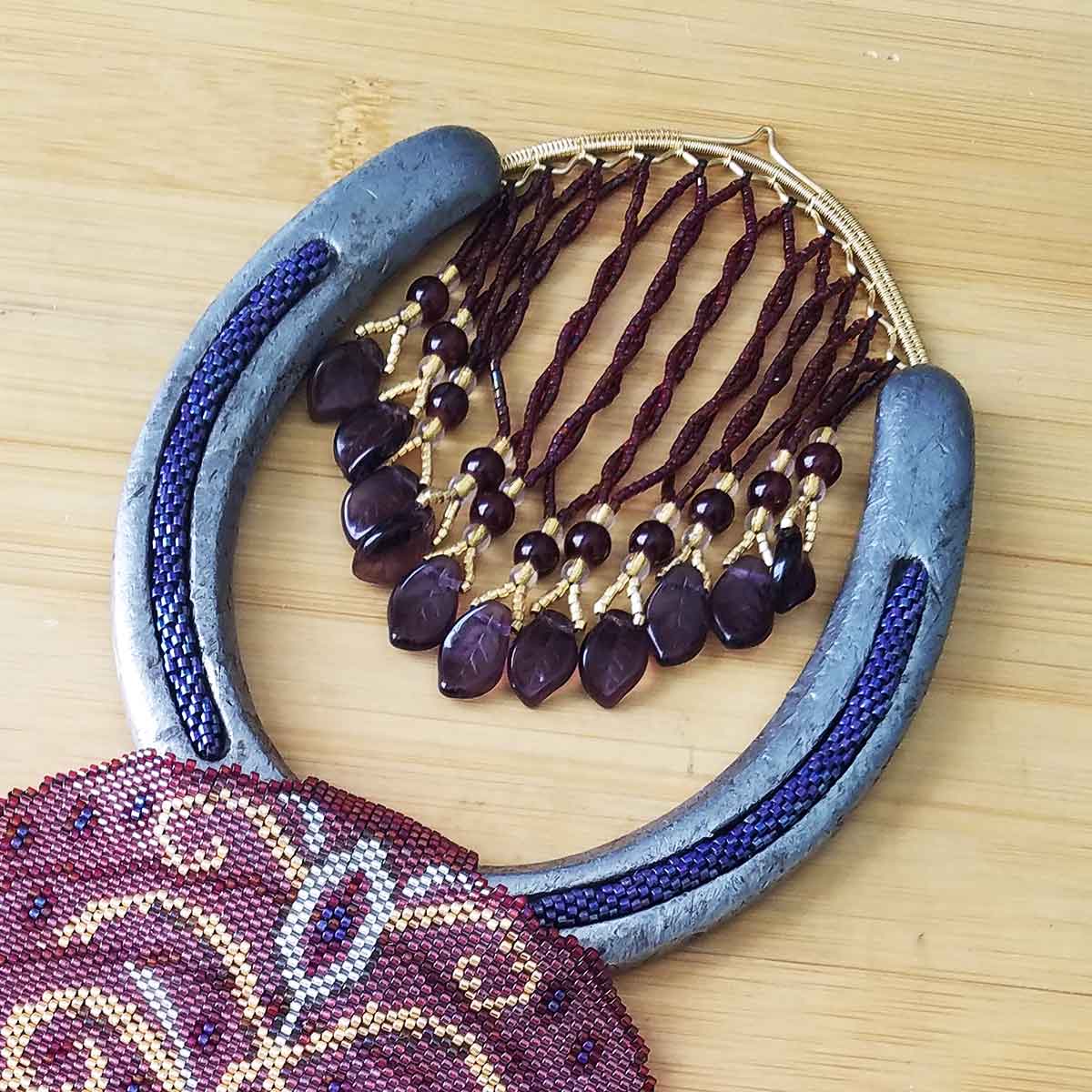 Wire woven hanger for keepsake horseshoes